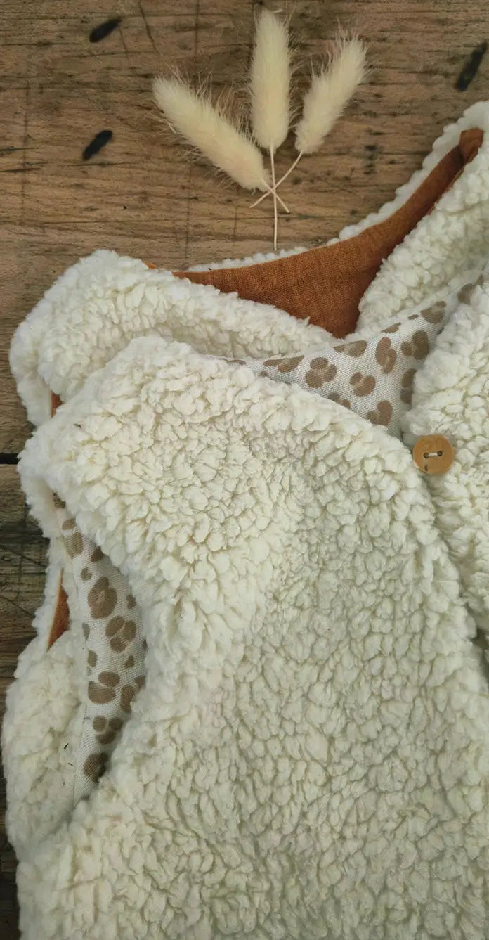 detail-bouton-gilet-bebe