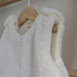 Box Naissance Complète – Gigoteuse 0-6 mois, 3 Langes & 3 Bavoirs