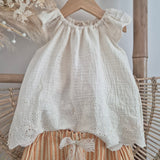 Blouse vanille festonnée dos nu